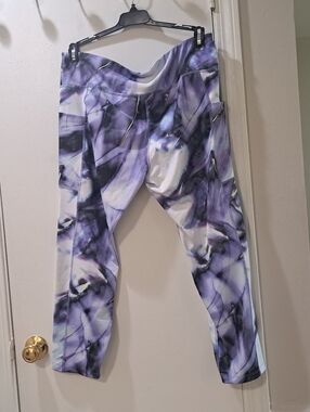 Purple Marble Print High-Waist Leggings with Side Pockets